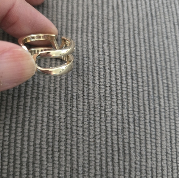 18k Dubai Fashion Gold and Silver V Initial Ring - Picture 9 of 12